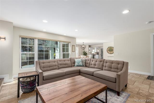 Building Photo - 3577 S Hillcrest Dr