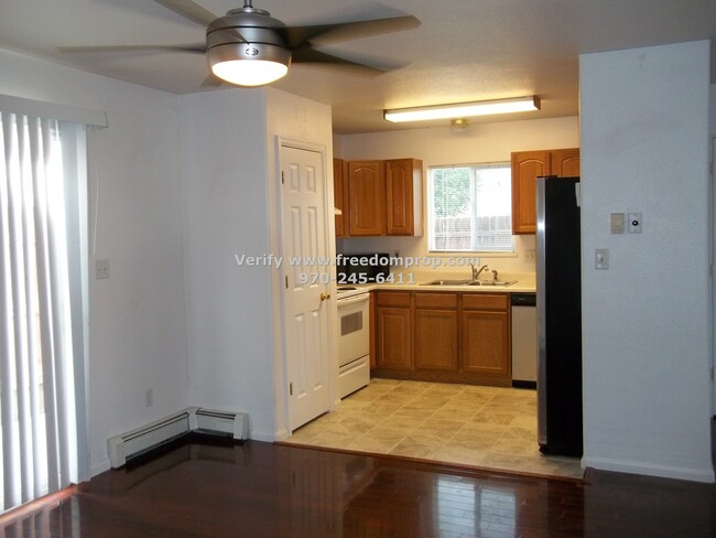 Building Photo - Three Bedroom Home with primary bedroom on...