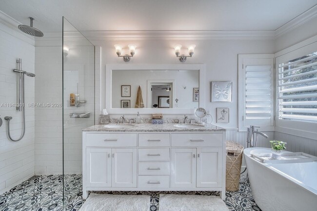 Building Photo - 7621 SW 65th Pl