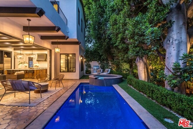 Building Photo - 820 N Vista St