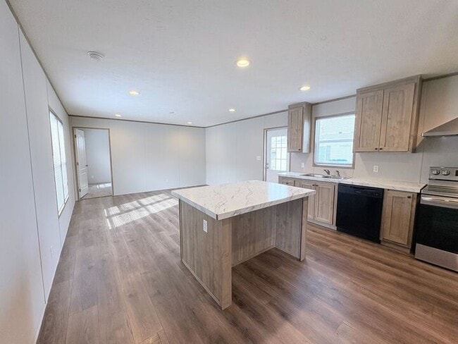 Building Photo - 10610 State Rte 762