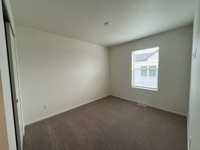 Building Photo - Fantastic New Home in Mosaic