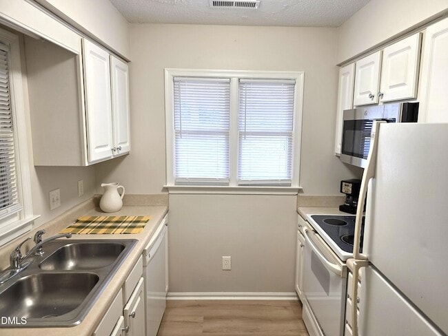 Building Photo - 2811 Edridge Ct