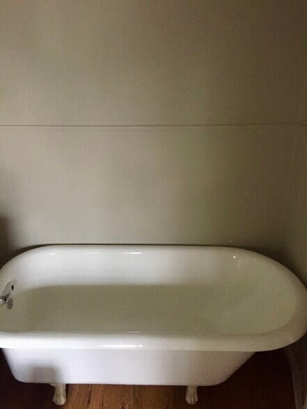 Building Photo - 409 N George St