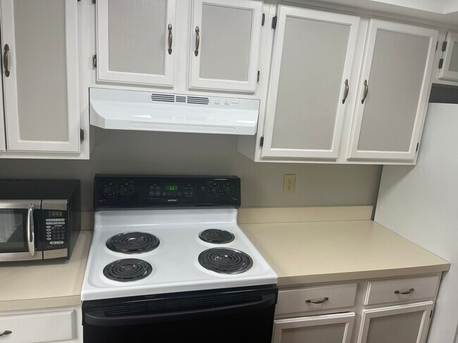 Building Photo - 235 6th St NW