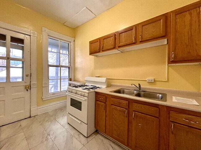 Building Photo - 317 Prospect Ave NE