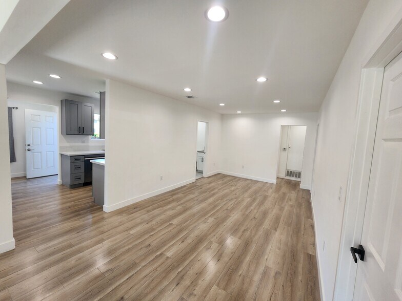 Building Photo - 7665 Machrea St