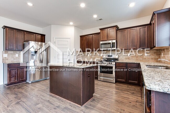 Building Photo - 484 Emporia Loop