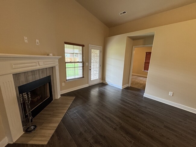 Building Photo - 2467 Bell Manor Dr SW