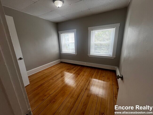 Building Photo - 270 Bowdoin St