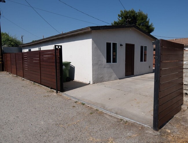 Primary Photo - 8235 Agnes Ave