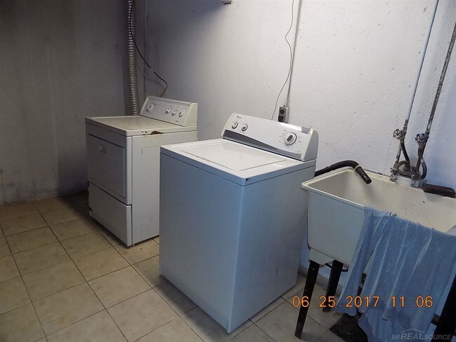 Building Photo - 37294 Charter Oaks Blvd