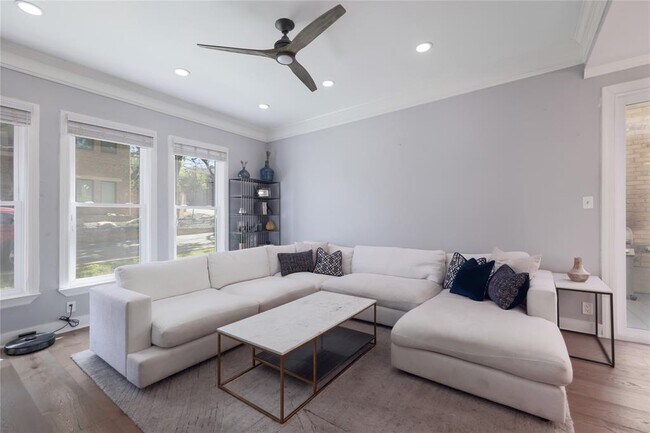 Building Photo - 1807 San Gabriel St