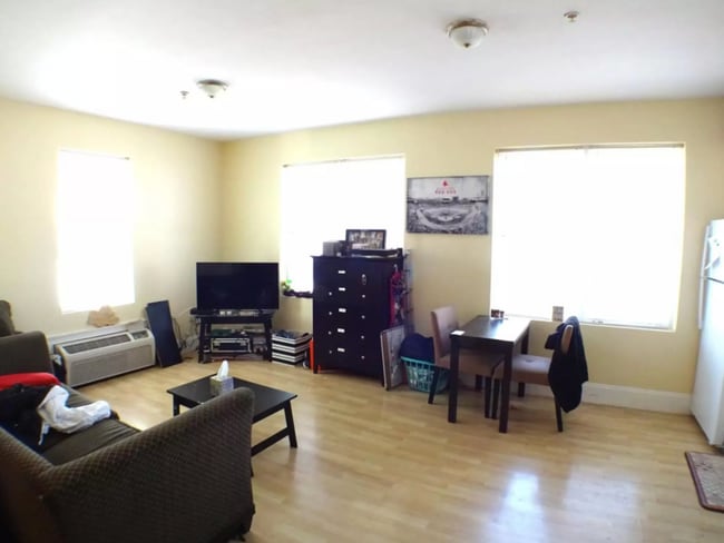 Building Photo - 846 Dorchester Ave