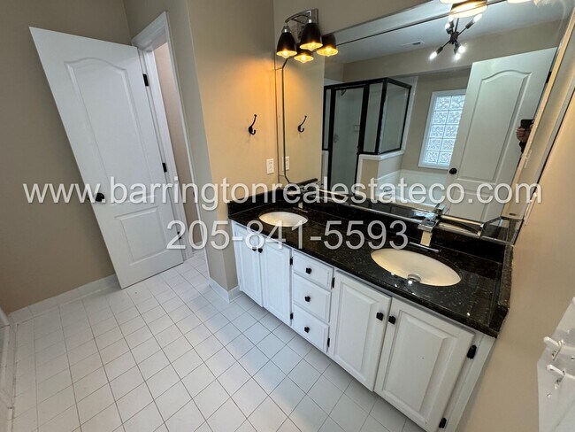 Building Photo - Hoover