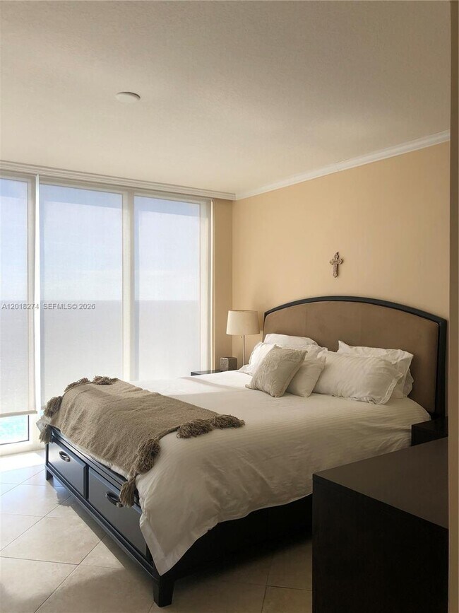 Building Photo - 16699 Collins Ave