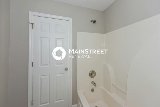 Building Photo - 3 Bedroom Pet-Friendly Home in Nashville, TN with Main Street Renewal