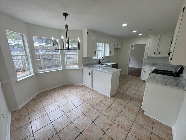 Building Photo - 1117 Pinemont Dr