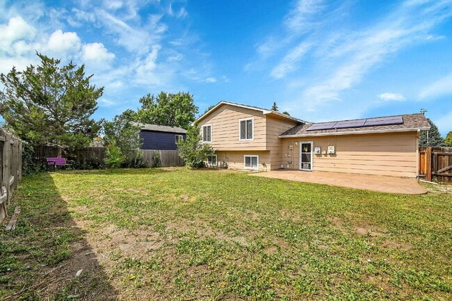 Building Photo - $2,095, 3 bed, 2 bath, located in Colorado...