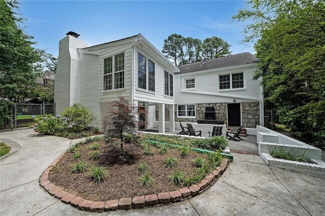Building Photo - 167 Garden Ln