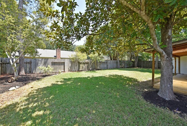 Building Photo - 2035 Shorewood Ln