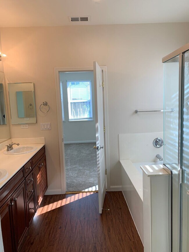 Building Photo - Coming up FOR SALE! Like New Super clean 3/2 West Fresno single story in Central Unified