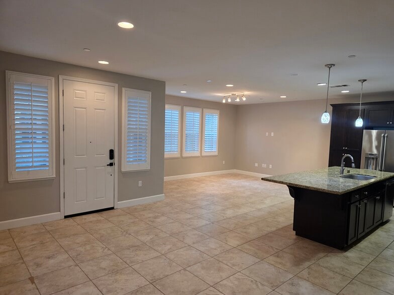 Building Photo - 5009 Telegraph Blvd