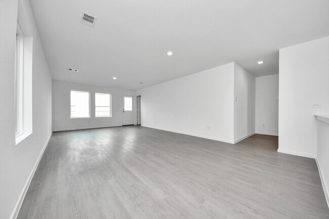 Building Photo - 16831 Spotted Oak Dr