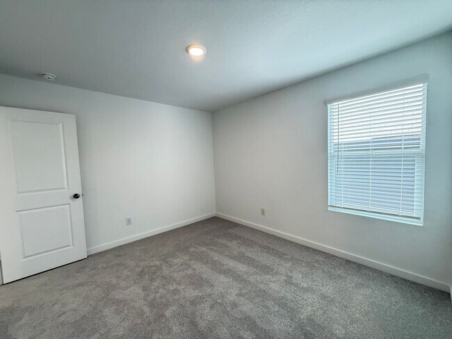 Building Photo - Brand New Lennar Home | 4 Bed | 3.5 Bath |...