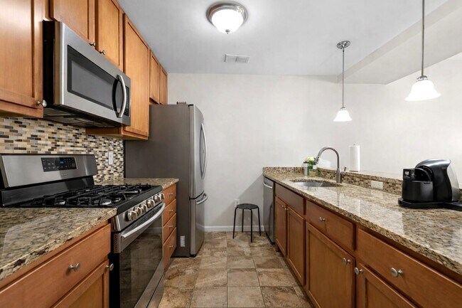 Building Photo - 612 12th St