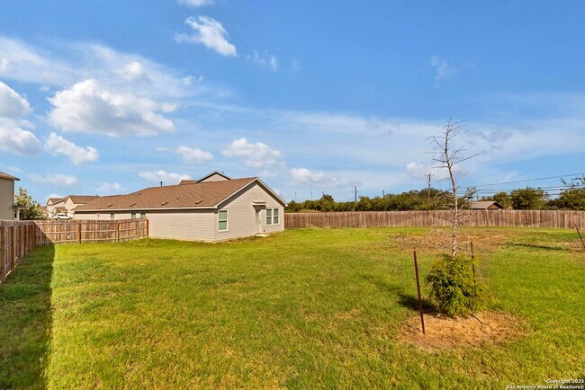 Building Photo - 5499 Daphne Path