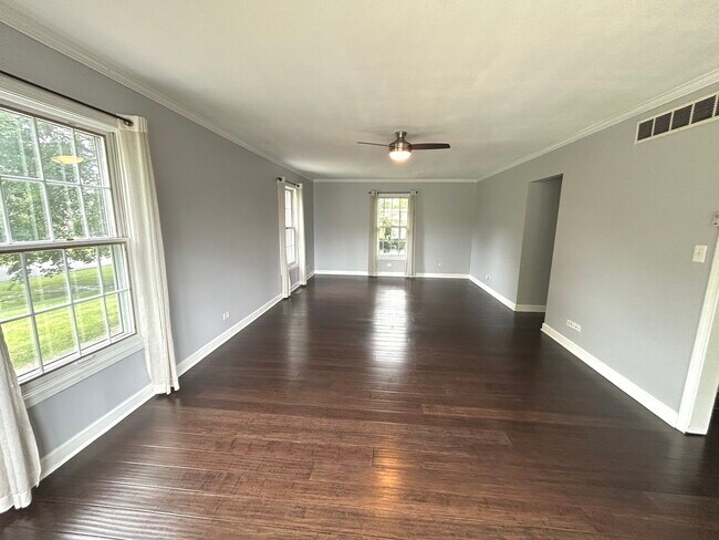 Building Photo - 10S450 Wind Jammer Ln