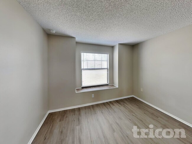 Building Photo - 714 49th St E