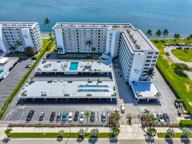 Building Photo - 301 Lake Shore Dr