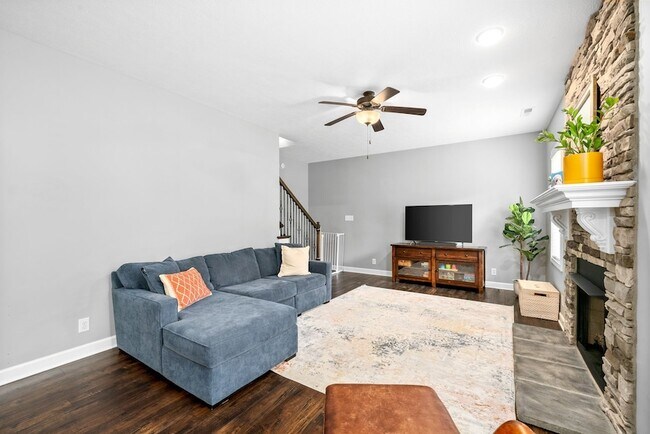 Building Photo - 1607 Ellie Piper Cir