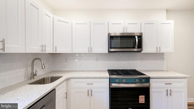 Building Photo - 5058 Hoopes St