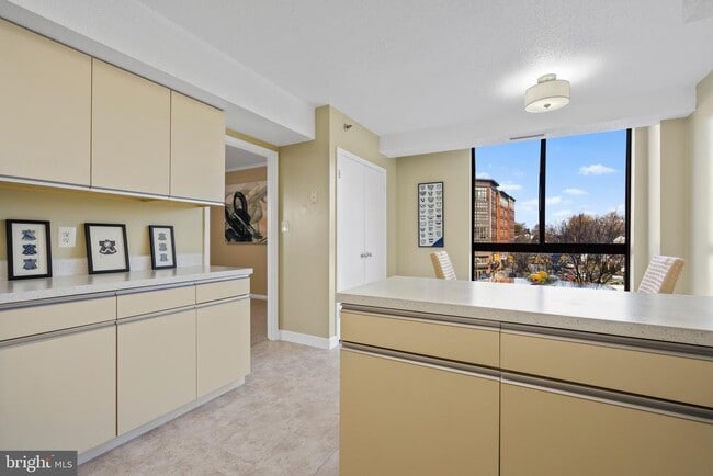 Building Photo - 1016 S Wayne St