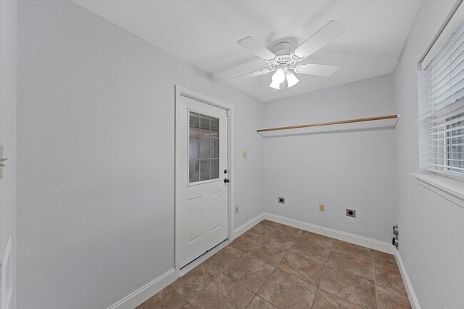 Building Photo - 10014 Burgundy Ln