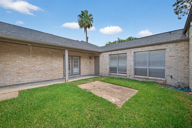 Building Photo - 10815 Shawnbrook Dr