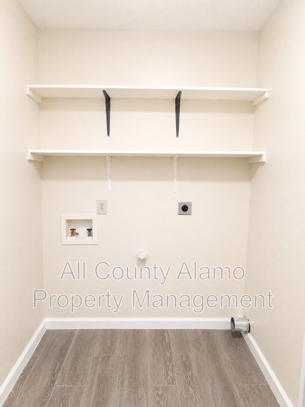 Building Photo - 9023 Mountain Field Dr