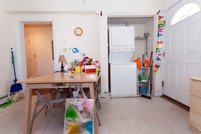 Building Photo - 2bed plus den in Allston Near Boston University - $3000