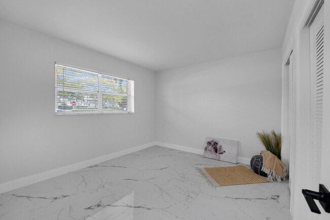 Building Photo - 750 NE Spanish River Blvd