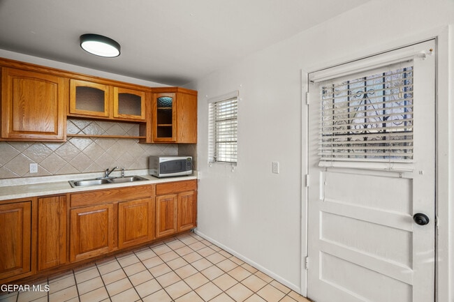 Building Photo - 255 Francis St