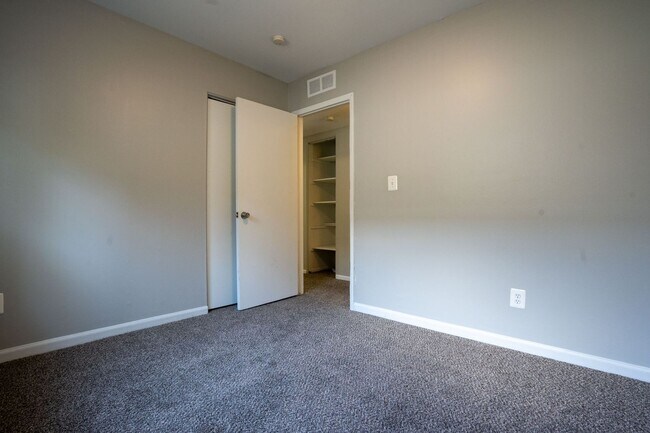 Building Photo - Warren 3 bedroom ranch