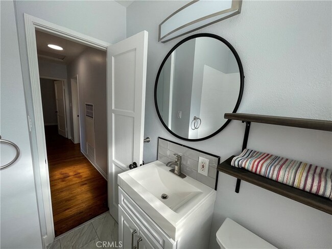 Building Photo - 4447 E 14th St