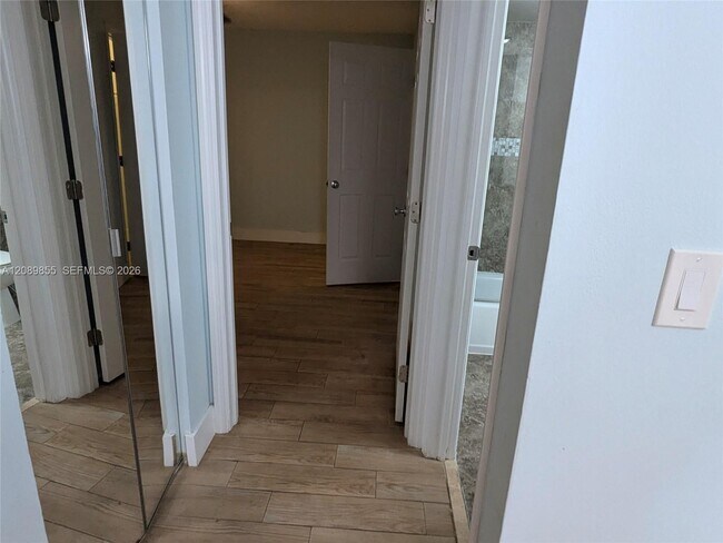 Building Photo - 9999 Summerbreeze Dr