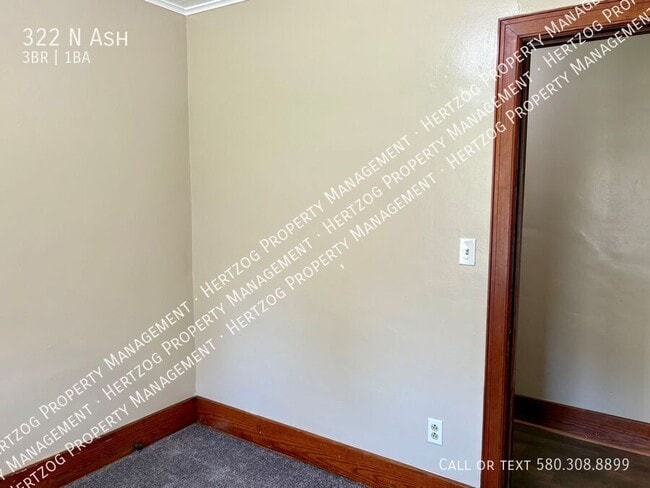 Building Photo - 322 N Ash-
