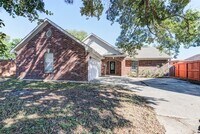 Building Photo - 17930 Seven Pines Dr