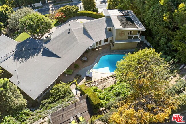 Building Photo - 11215 Sunset Blvd