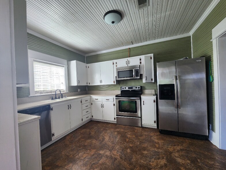 Building Photo - 149 Cedar Ln